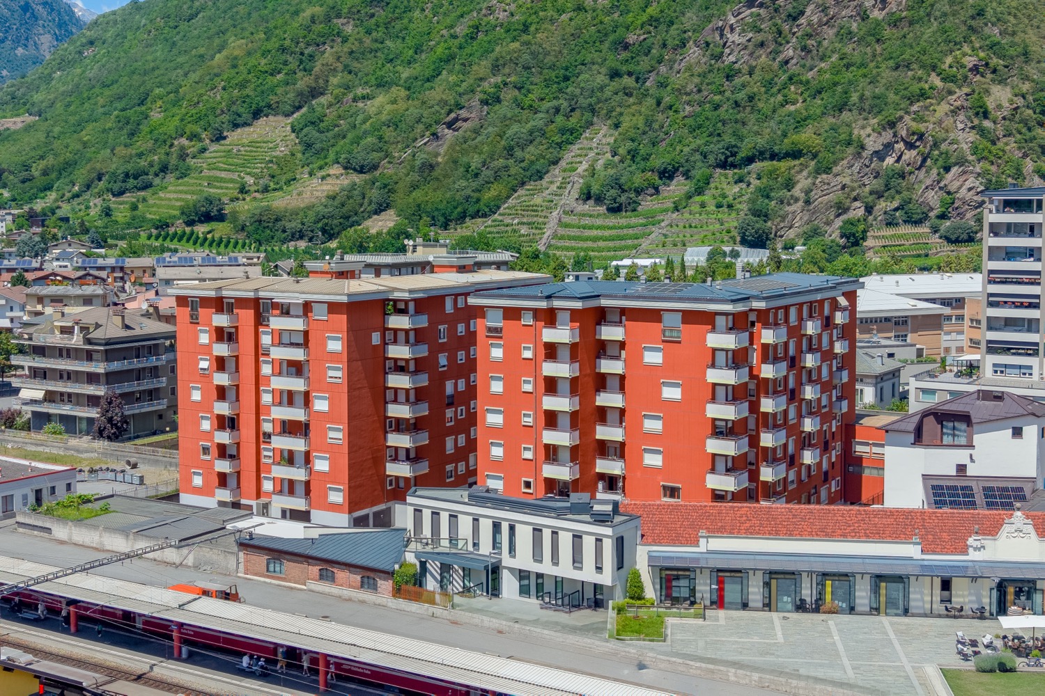 Outdoor hill structure