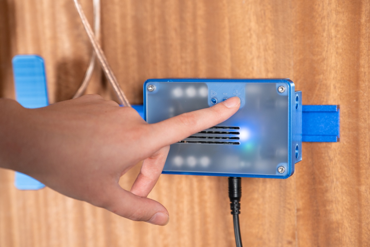 MXGO_EXP_RED%2Bgrain