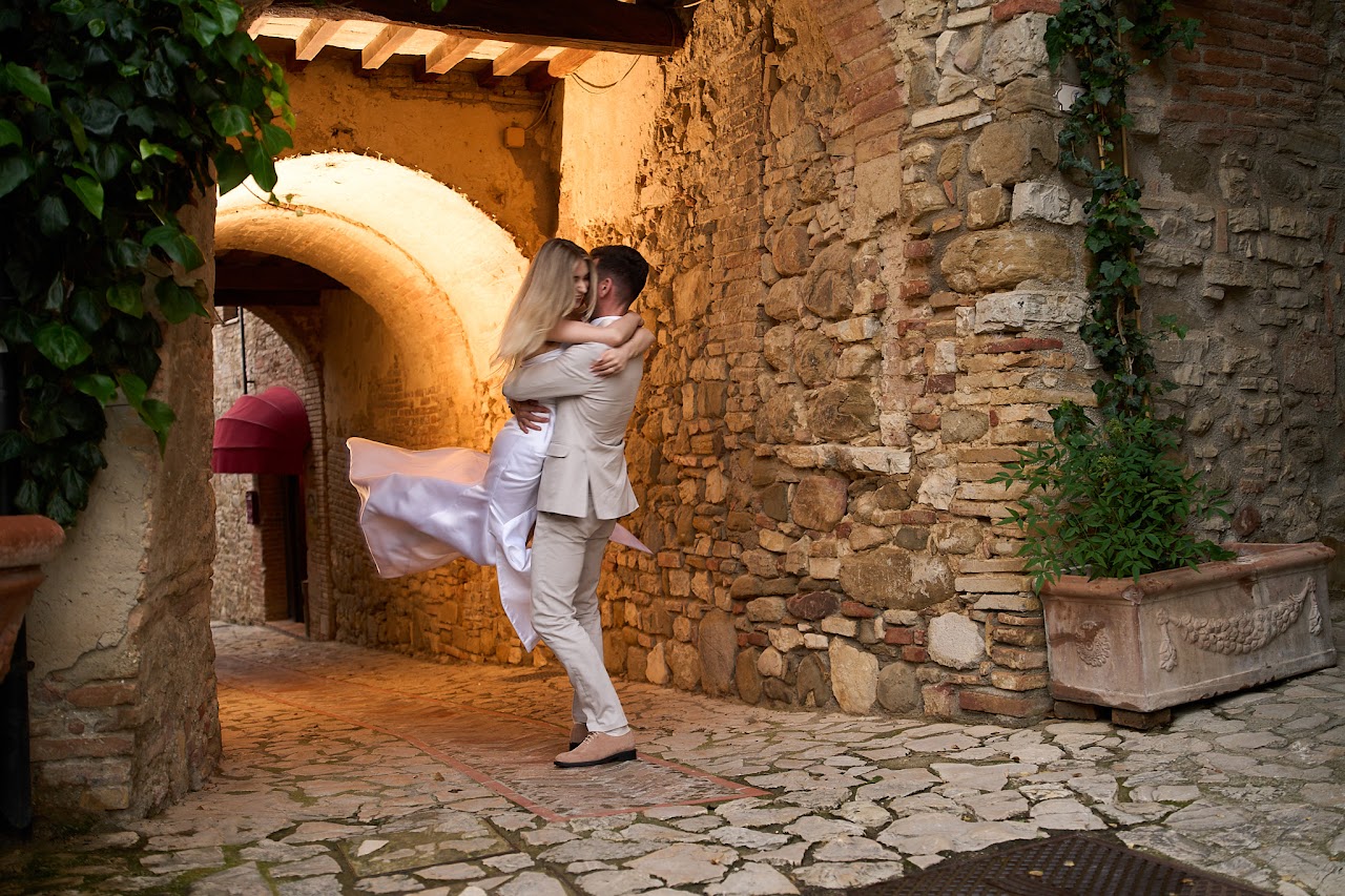 Decorative arch over ivy plant